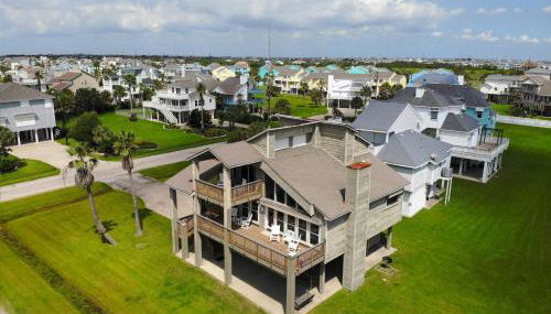 All Decked Out by Ryson Vacation Rentals - Photo 3