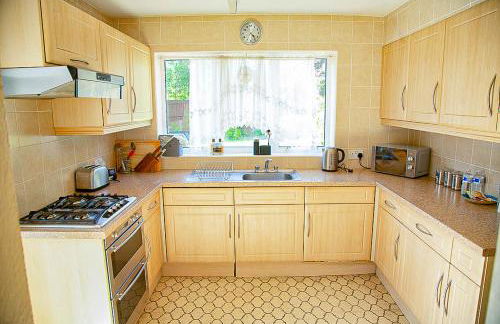 Nicely decorated 3 bedroom house near Heathrow, London - Foto 15