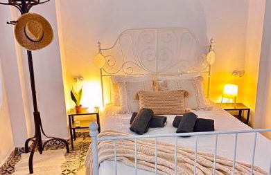 Cozy apartamento en Ruzafa para 2-3 personas con aire acondicionado y salida directa a terraza - Photo 1