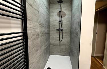 Luxury modern home log fire & outdoor living - Foto 25