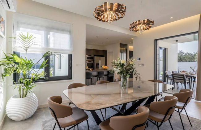 Sophisticated Oasis Residence Villa With Pool - Foto 14