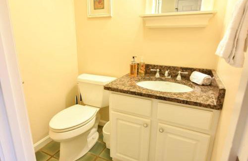 Beautiful Spacious Family Retreat w Pool - Foto 25