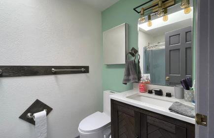 Remodeled, Spacious, Modern Retreat 5 BR, 3BA, 2KIT - Foto 21