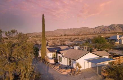 Boho Joshua Tree Escape w/ Firepit, Courtyard & Epic Views Asteroid by Avantstay - Foto 2
