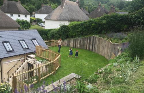 Three Little Pigs Luxury Cottage - Photo 21