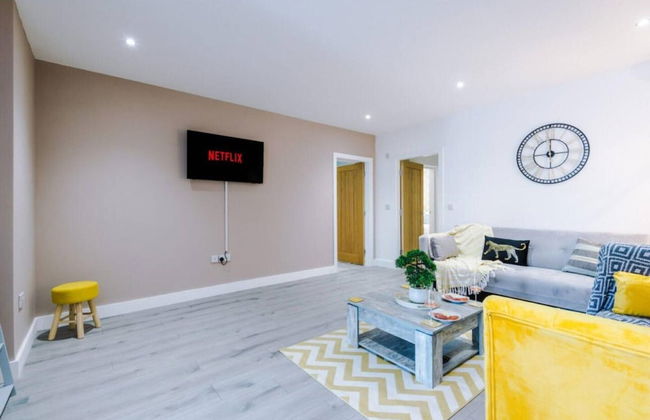 Old Trafford Two-bedroom Stay by Belvilla - Photo 12