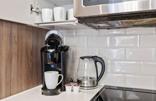 Stunning Downtown Apartment with Pool, Laundry, Parking - Foto 6