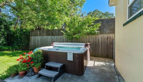 The B House - Photo 2