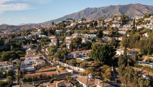 Private & charming self-contained apartment on beautiful Villa - Foto 2