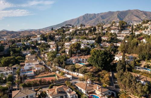 Private & charming self-contained apartment on beautiful Villa - Photo 2