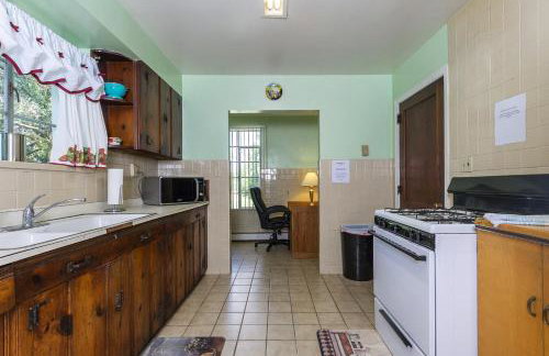 Charming Waterfront Cabin Cabin - Photo 9