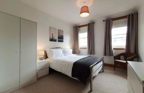 Parkgate Apartment - Near M90, Amazon, Edinburgh - Photo 6