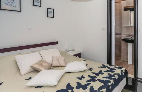 Lovely Home In Rumin With Kitchen - Foto 32