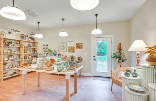 8 Mi to Lake Michigan Creative Retreat with Deck! - Foto 24