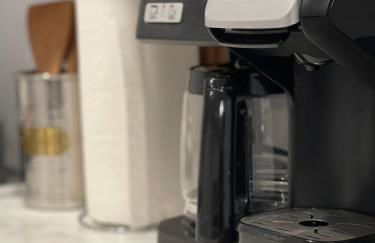 Brand New Guest Suite + Full Kitchen + Parking - Foto 5