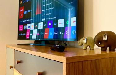 2 Double beds OR 4 Singles, 2 Bathrooms, FREE PARKING, Smart TV's, Close to Gunwharf Quays, Beach & Historic Dockyard - Foto 9