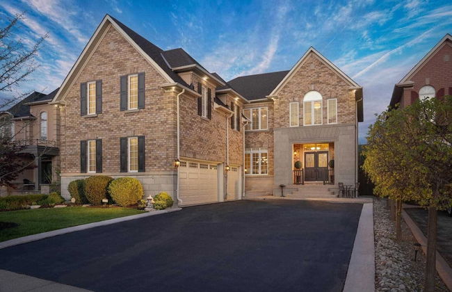 Affluent Guest House - Photo 1