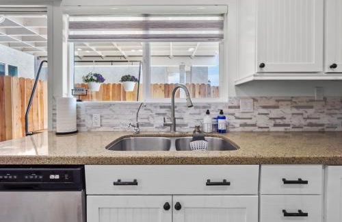 Super Spacious Family Vacation House! - Photo 19