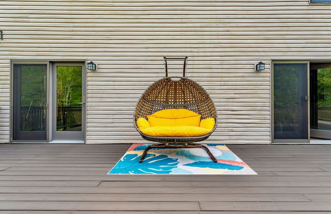 Family Fun Oasis Hot Tub Steam Room Pool Stream Firepit Games - Foto 45