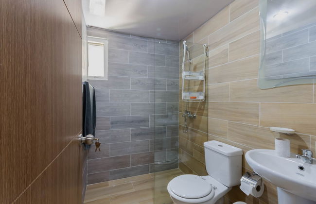 Modern Apt With free parking and AC 3brs - Foto 10