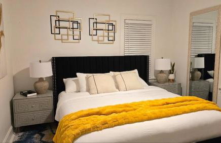 Luxury Short and Midterm Hyde Park Getaway - Photo 34