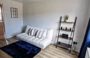 Comfy House Parking Long Stay - Photo 7