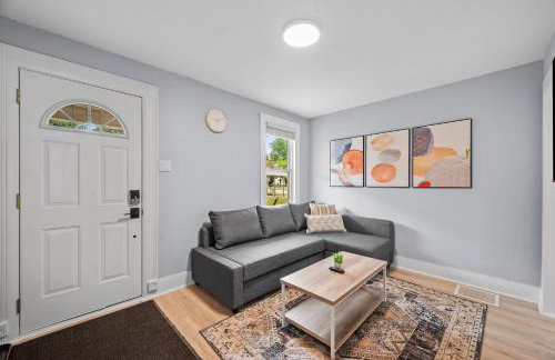 Slick&Spacious 2 Bdr Apt Natrona Hts - Photo 1