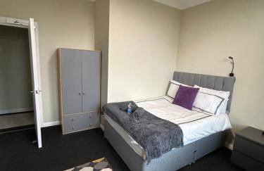 Spacious one bedroom flat, entire property. - Photo 3