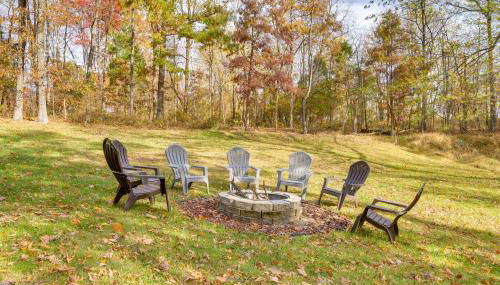French Lick Getaway with Deck, Grill and Fire Pit! - Foto 2