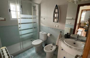 Villa Loli, Chalet con piscina, cerca de la playa y la ciudad - Photo 29