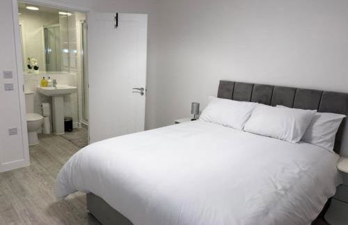 Serenity Waterfront 2 Bed Apartment - Foto 40