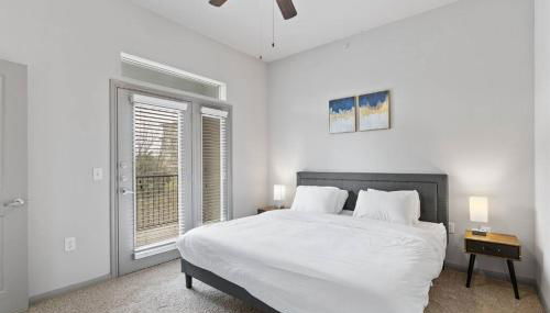 Modern Austin 2BR 2B Apt with Pool Parking & WIFI - Photo 4