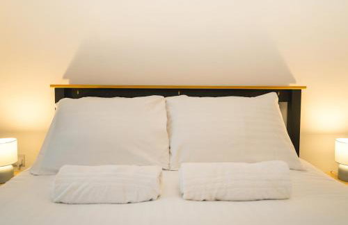 Modern 4-Bed Home Spacious & Comfortable - Pass the Keys - Foto 31