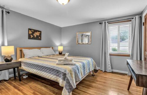 Gorgeous 2 Queen Bedroom Lower Apartment in North Buffalo with Free Driveway Parking - Foto 9