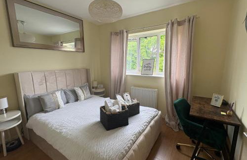 Misk Homes #2 Near Heathrow Airport, shops & Brunel University - Free Parking - Photo 3