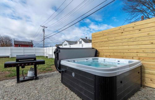 Updated Family-sized Home in Heart of Rutland, Near Slopes, EV Level 2, Hot Tub - Photo 35