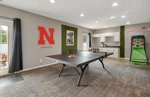 Charming 5BD - UNL 5mins - BBQ, Games & Backyard - Foto 12