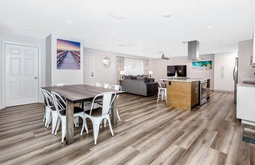 Modern Home, Heated Pool, Close to Beaches! - Foto 18