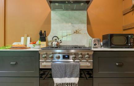 Relax in Style at Historic Modern on Main with Modern Amenities Wooded Views - Foto 44