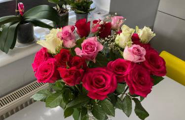 Modern 2 bedroom flat with Sky TV & free parking - Foto 6