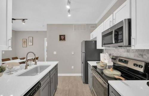 Charming 1BR Easy Access to The Woodlands - Photo 14