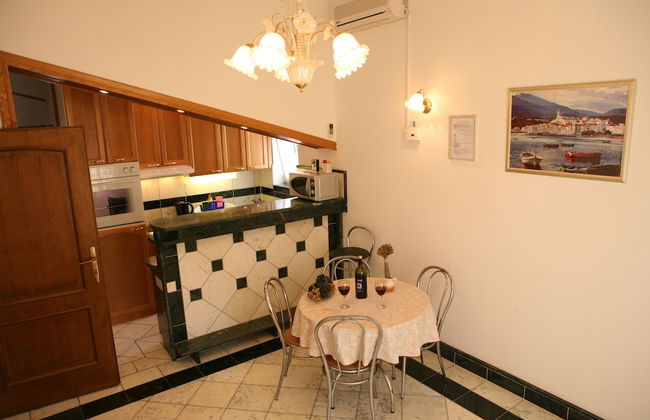 Sea front stone house - Photo 46