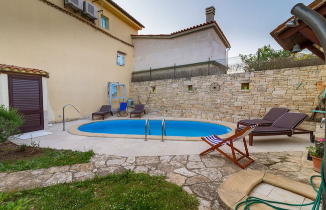 Especially charm stone house with a pool - Foto 40