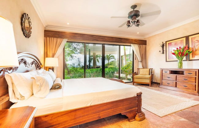 Hacienda-style Villa With Pool and Sweeping Ocean Views Above Potrero - Photo 9