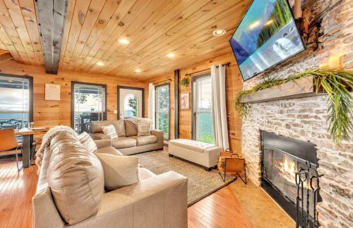 Pop & Granny's cabin with a fire pit hot tub & indoor pool - Foto 13