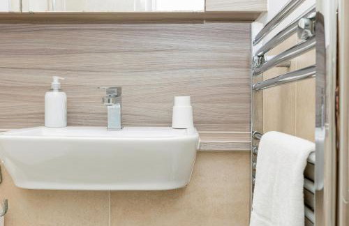 Charming 3BR Duplex in Wembley, 5 Minutes to Tube - Foto 24