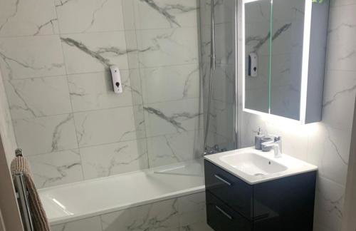 Stylish Madison Apartment with Balcony - FREE Car Parking - Hemel Hempstead Town Centre - Foto 4