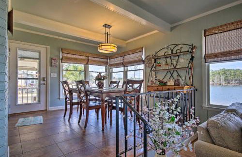 Quiet Lakefront Retreat with Boat Ramp and 2 Docks - Foto 6