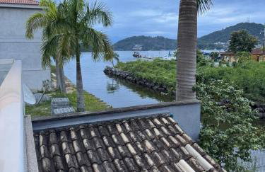 Um apartamento com vista para oarma - Foto 7