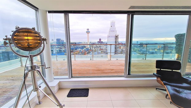 Liverpool City Centre Penthouse, Huge Balcony & Skyline Views, Secure Parking - Foto 2, Habitación